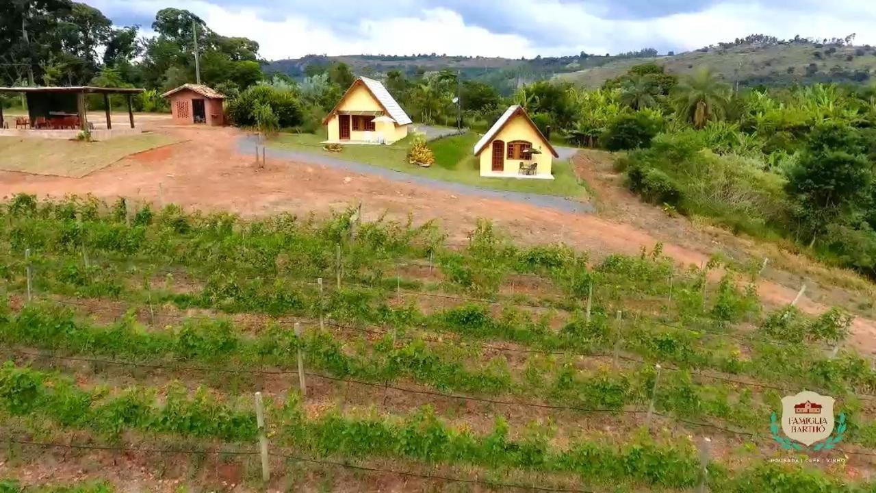 Pousada Famiglia Bartho Эспириту-Санту-ду-Пиньял Экстерьер фото